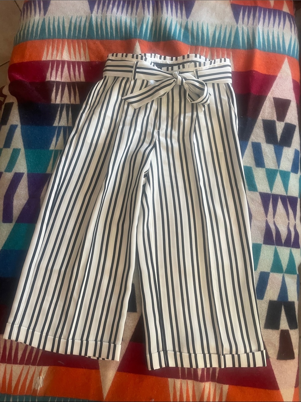 Banana Republic Striped High-Waist Tie Belt Culotte Pants . Black&White